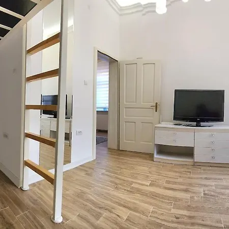 Newly Built Cozy & Modern Gem - Center Of Old Town Apartment